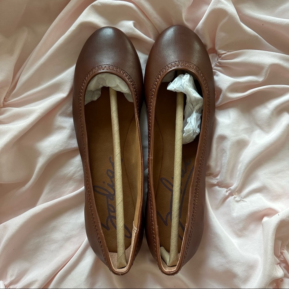 BNIB Zodiac Sonia Flats in Cognac